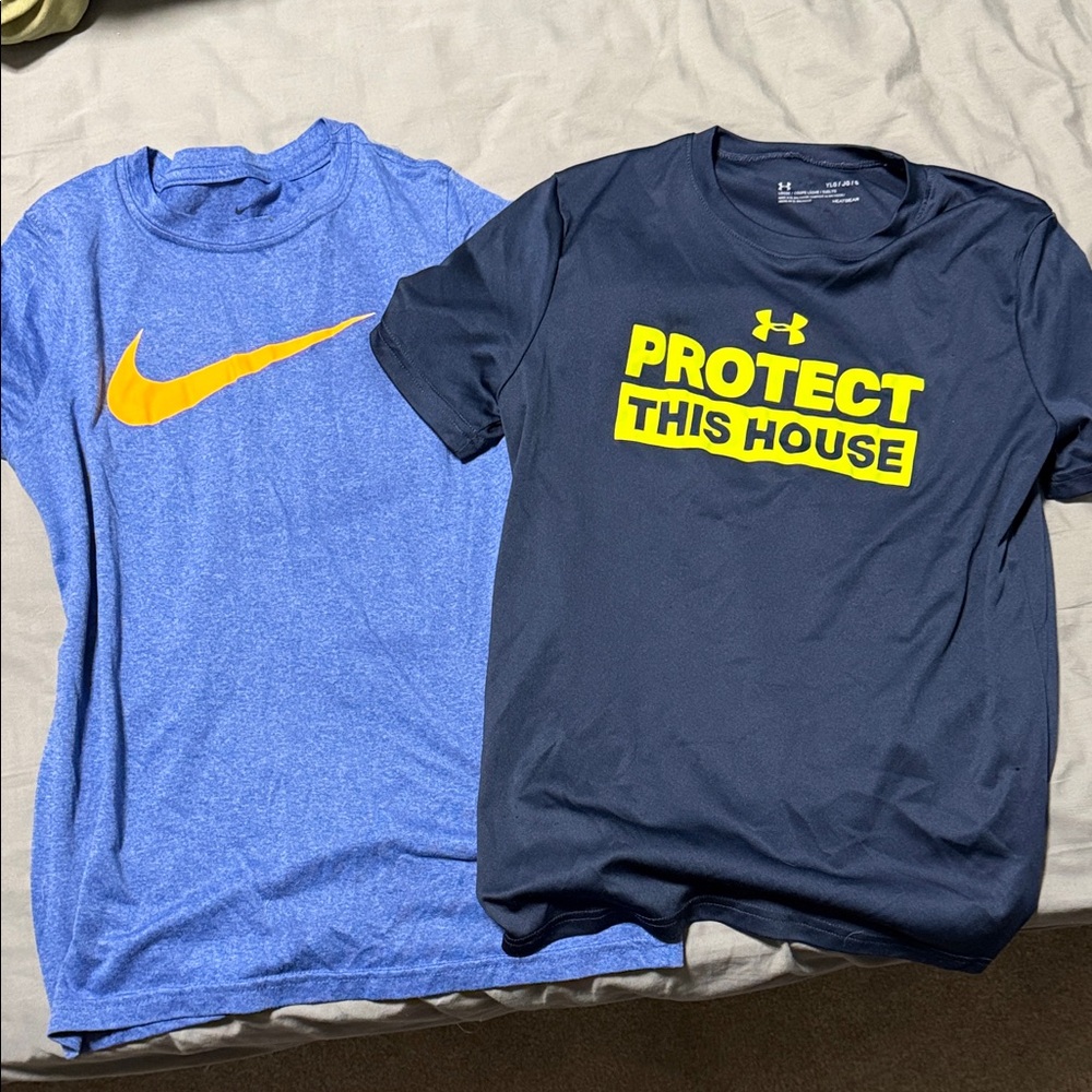 Lot- Under Armour Navy Tee with Yellow Print